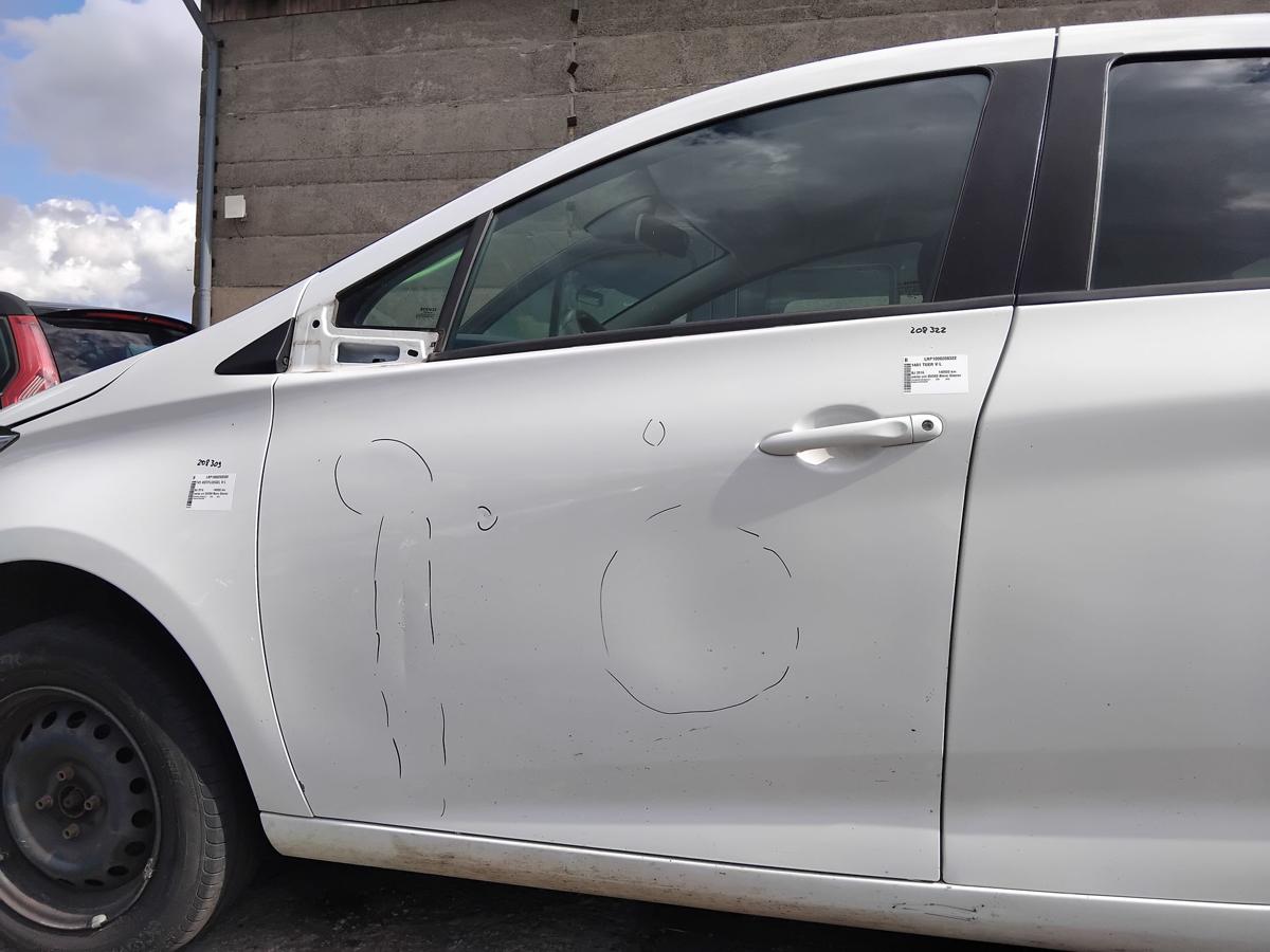 Renault Zoe T&uuml;r vorn links Fahrert&uuml;r weiss DV369 Blanc Glacier BJ2016 Dellen