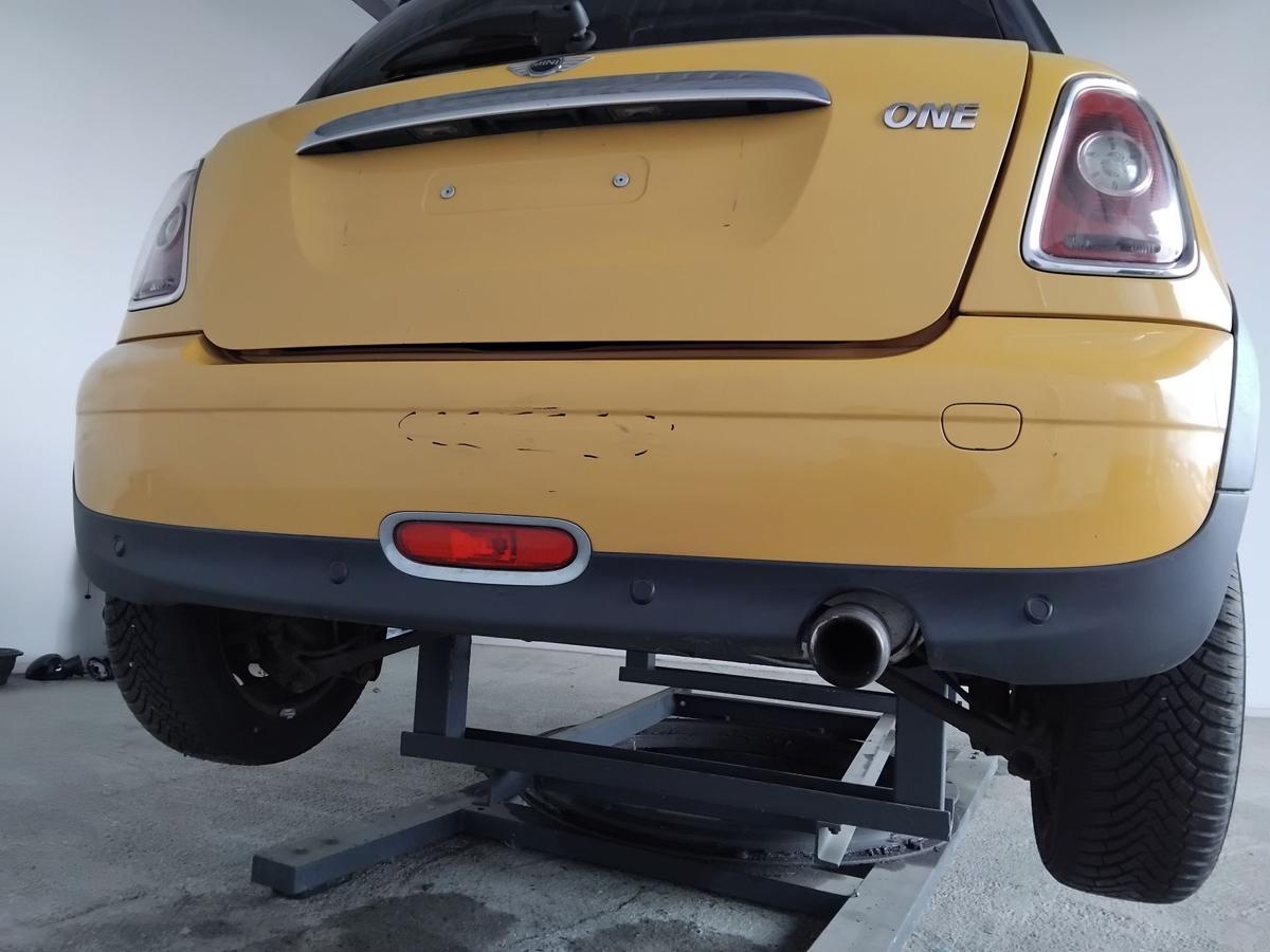 Mini II R56 One orig Sto&szlig;f&auml;nger Sto&szlig;stange hinten mit PDC A58 Mellow Yellow BJ08