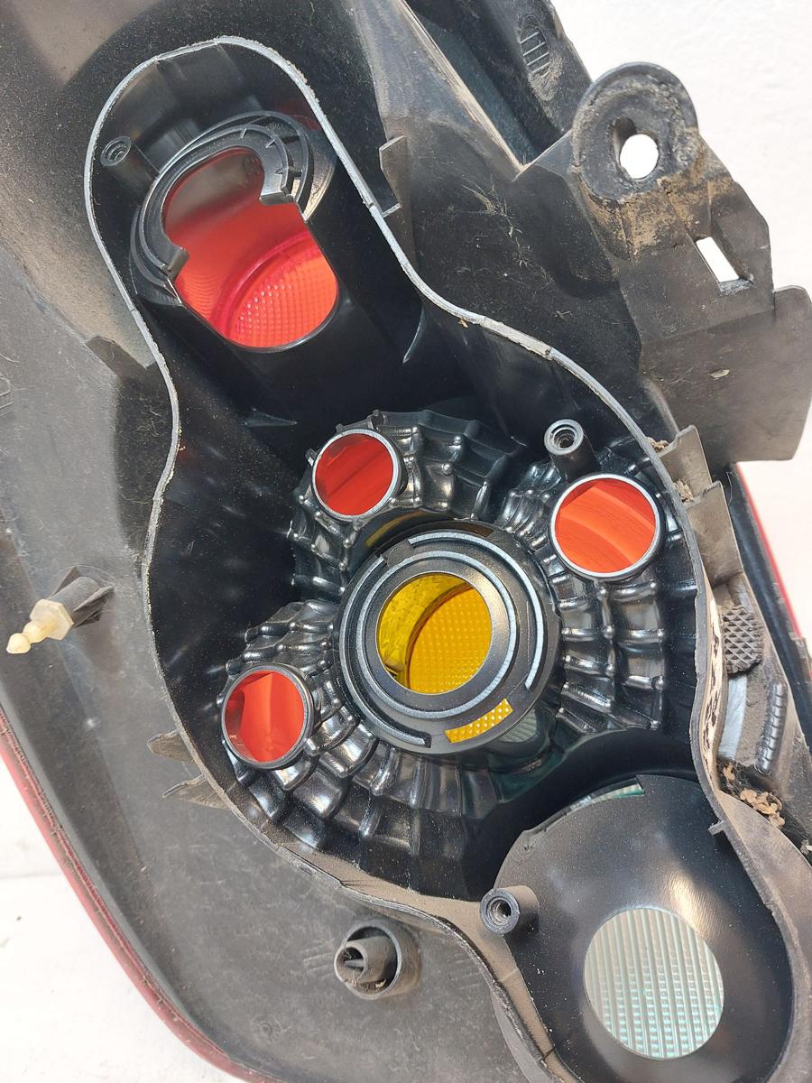 Nissan Primera P12 Fliessheck R&uuml;ckleuchte rechts R&uuml;cklicht Heckleuchte 5t&uuml;rer