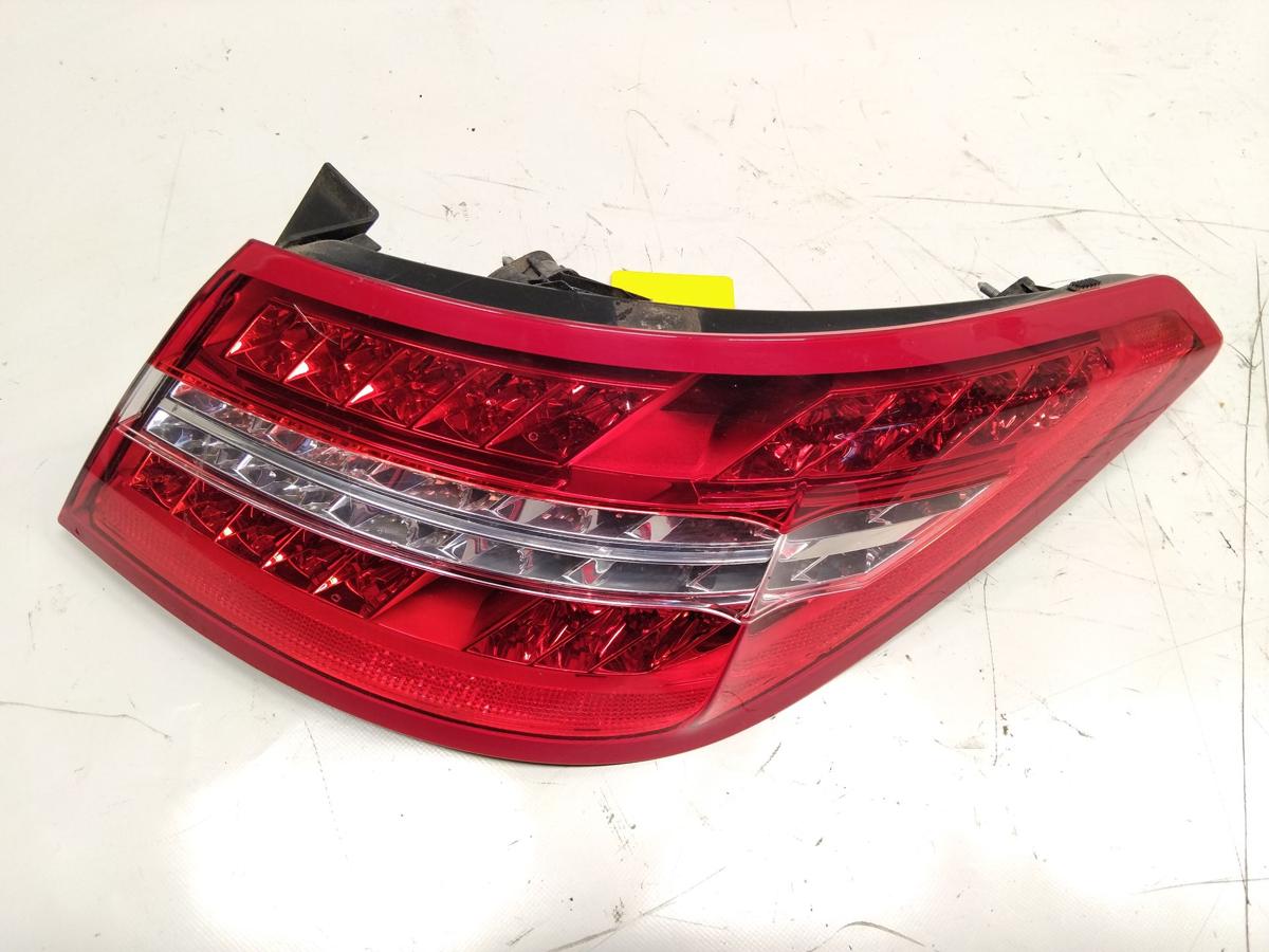 Mercedes E-Klasse Coupe C207 original Rückleuchte Heckleuchte rechts LED Bj.2009