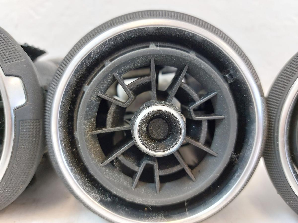 Audi Q2 Typ AG Satz Luftdüsen Luftduschen Ausströmer Armaturenbrett OEM 4 Stück