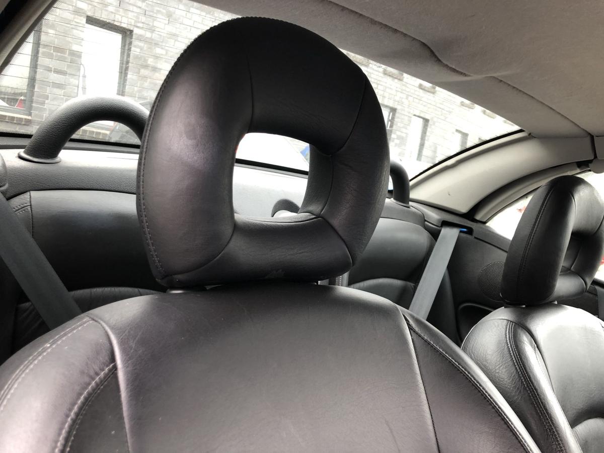 Peugeot 206CC Typ 2D Sitz vorn rechts Beifahrersitz Leder schwarz Ledersitz