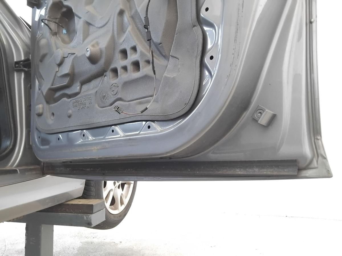 BMW 1er E87 Tür vorn rechts Beifahrertür spacegraumetallic A52 5-türig BJ2009 BMW 1er E87 Tür vorn rechts Beifahrertür spacegraumetallic A52 5-türig BJ2009