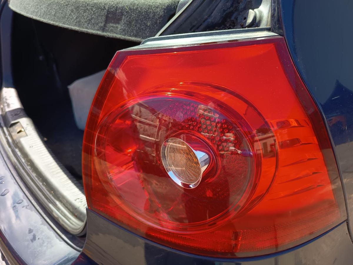VW Golf V Limo original R&uuml;ckleuchte rechts Heck Schlusslicht Bj 2003