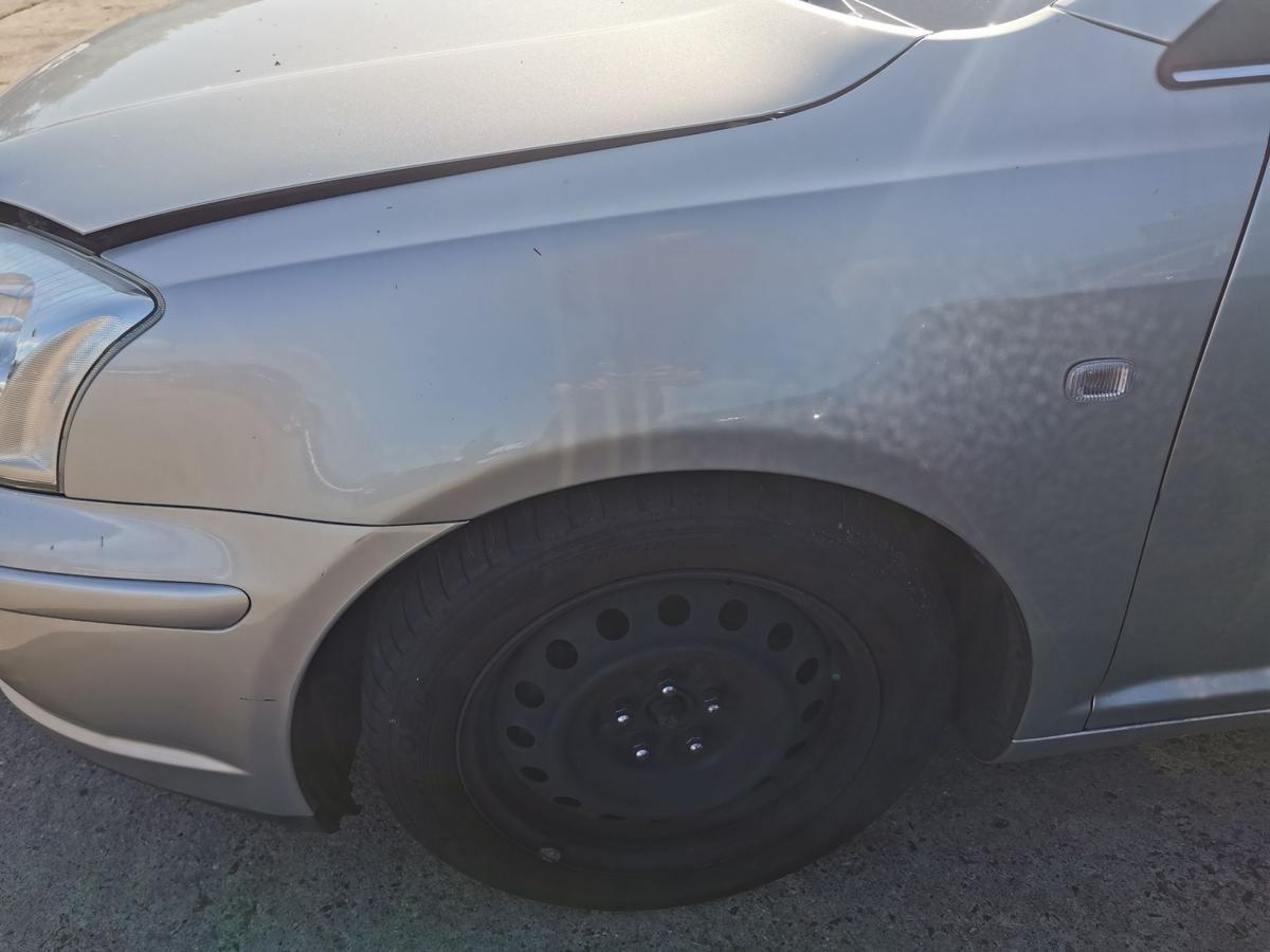 Toyota Avensis T25 Kotflügel Fender Seitenwand vorn links 1C0 Radiant Silver Met
