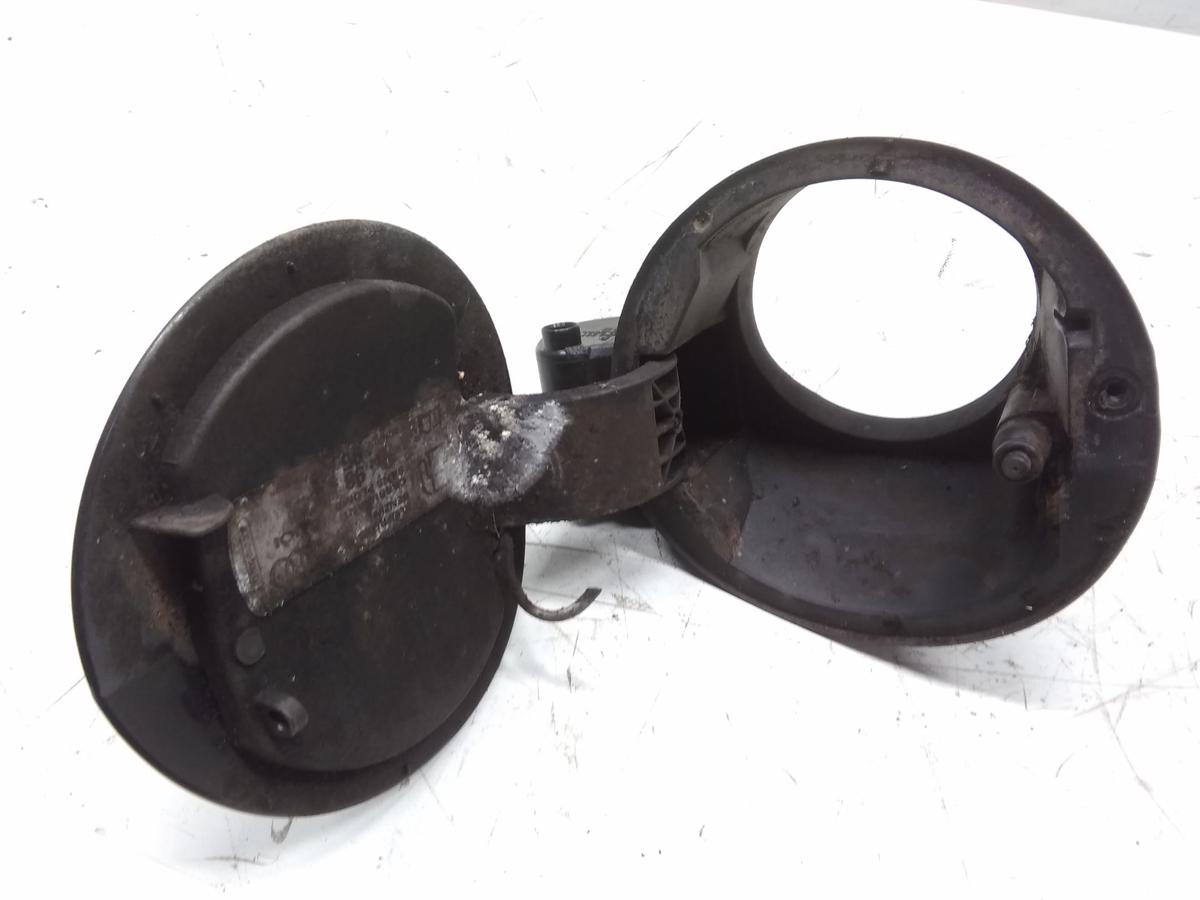 Audi A3 8P Facelift original Tankklappe 3-Türer phantomschwarzmetallic Bj.2010