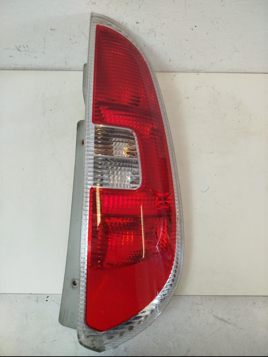 Skoda Roomster Praktik 5J R&uuml;ckleuchte rechts R&uuml;cklicht Heckleuchte 2006-2014