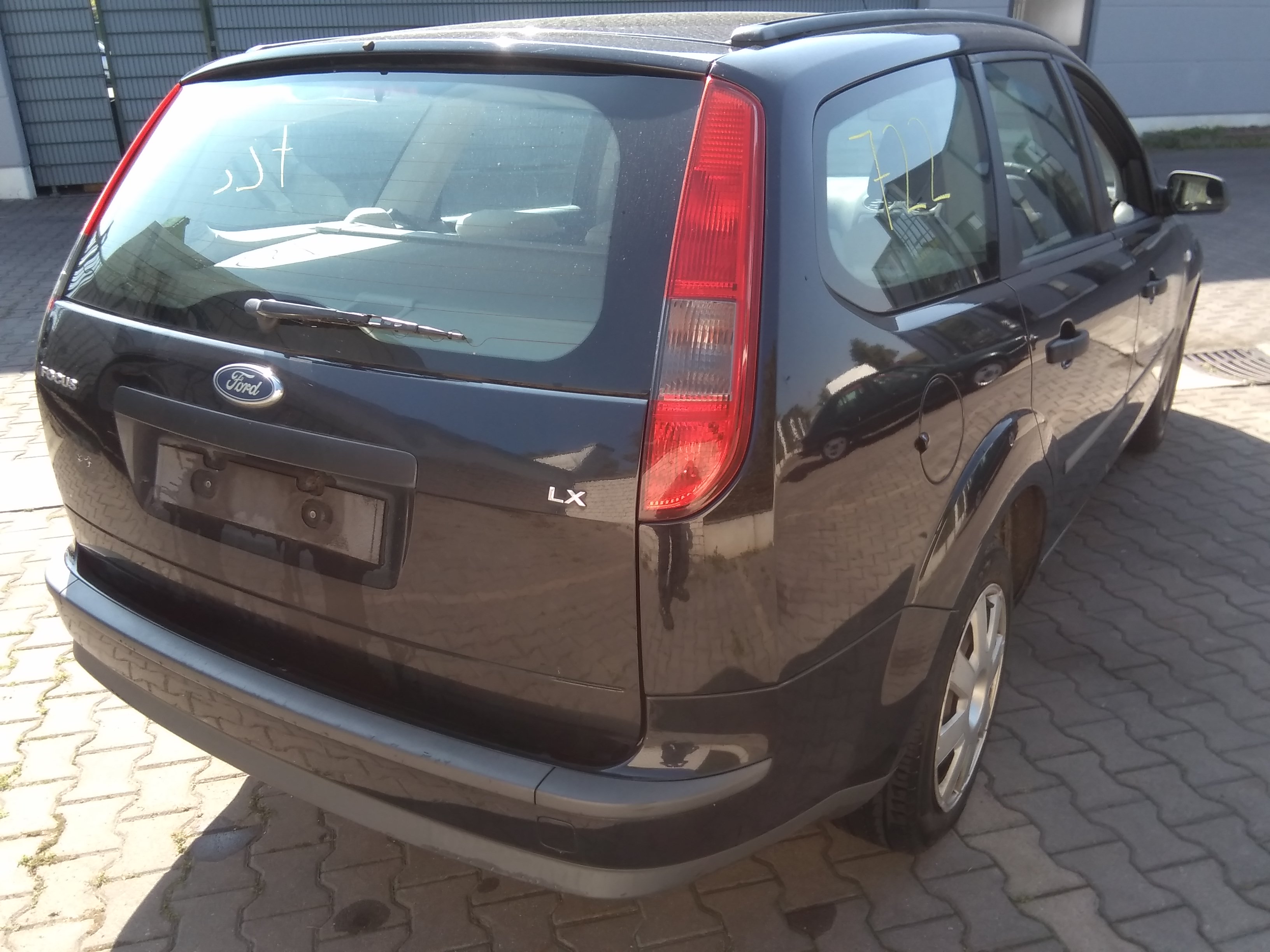 FORD FOCUS orig Stossfänger Stoßstange hinten Pantherschwarz met Bj 2006