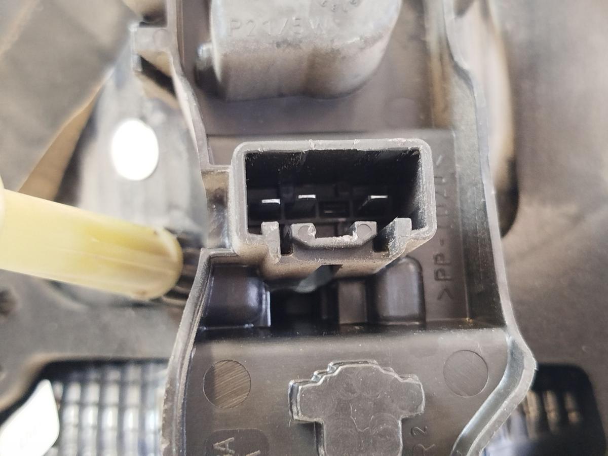 Ford C-Max CB7 R&uuml;ckleuchte innen rechts Heckklappenteil R&uuml;cklicht Heckleuchte