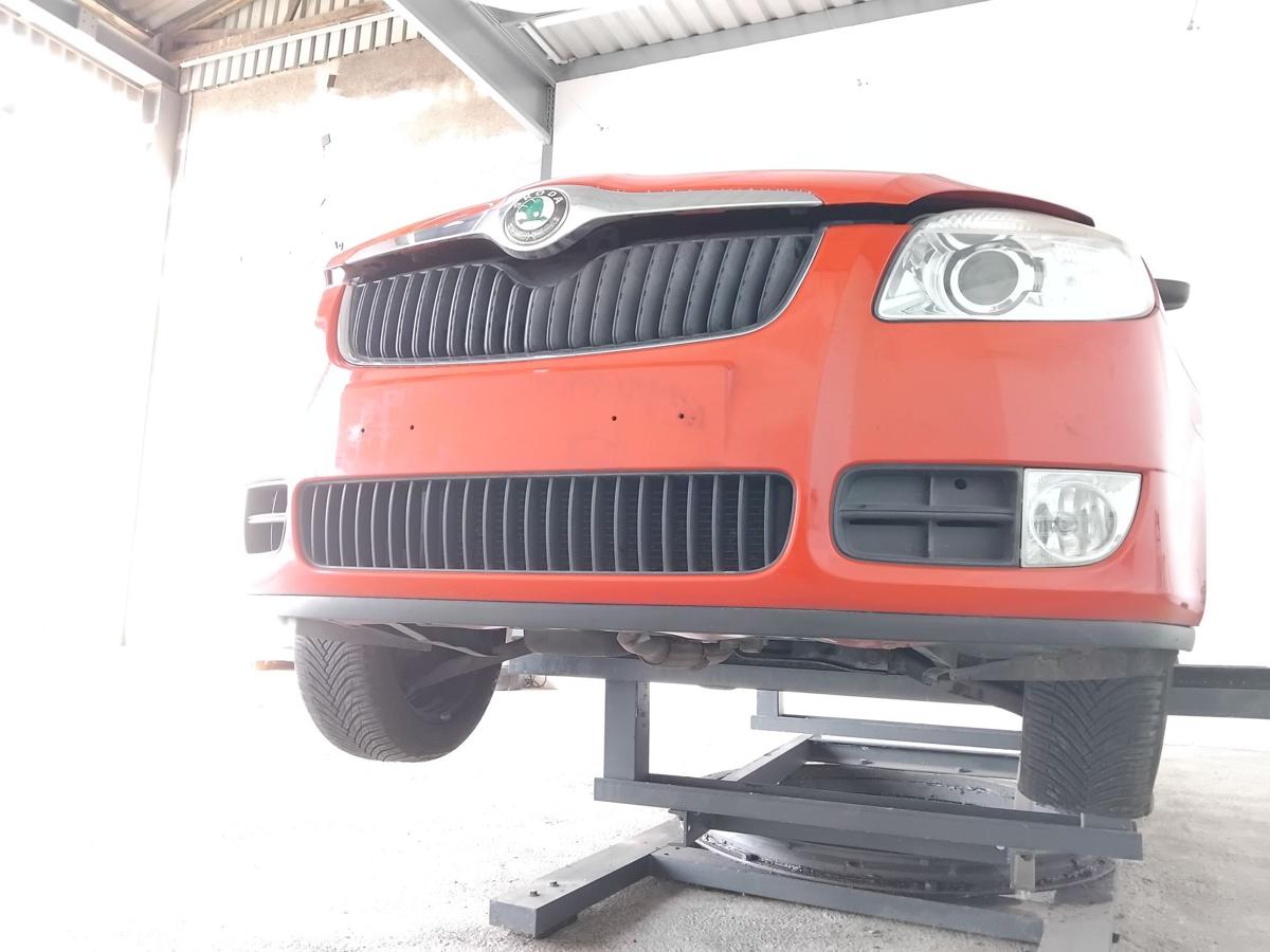 Skoda Fabia 2 5J original Stoßfänger Stoßstange vorn corridarot 8151 BJ2009