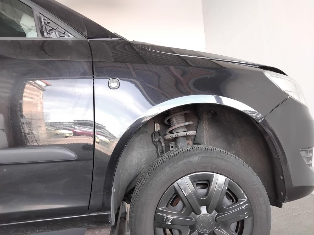 Skoda Fabia 2 5J Facelift original Kotfl&uuml;gel vorn rechts LF9R Blackmagic BJ2011