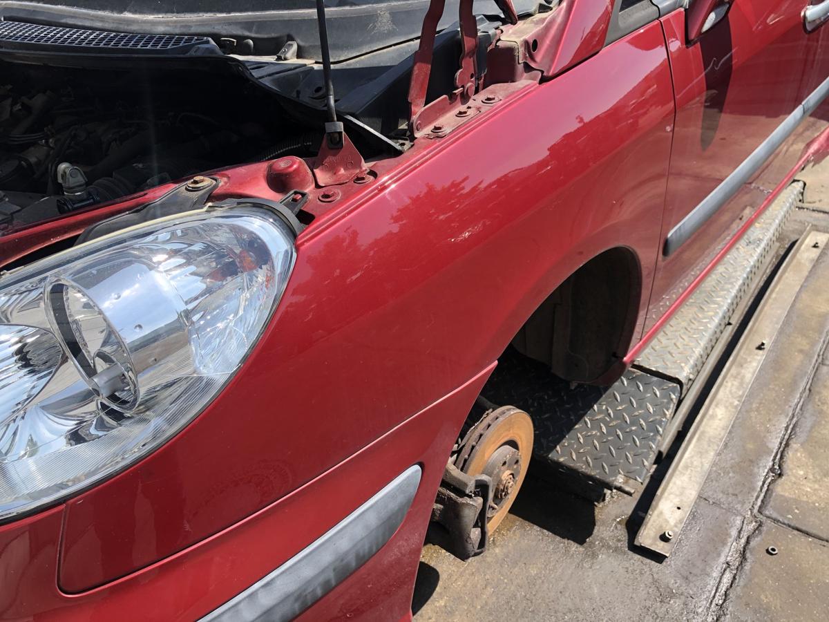 Peugeot 807 original Kotflügel vorn links Seitenteil KKQ Tiefrot Bj 2004