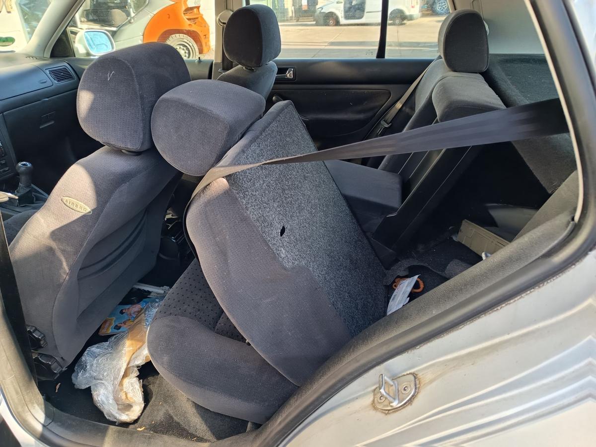 VW Golf IV Limo original R&uuml;cksitzbank geteilt Armlehne Stoff schwarz Bj 1999
