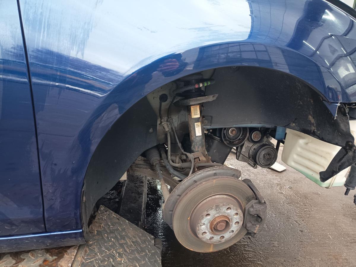 VW Golf VI 6 Limo original Kotflügel rechts LD5Q Blau Bj 2009 VW Golf VI 6 Limo original Kotflügel rechts LD5Q Blau Bj 2009