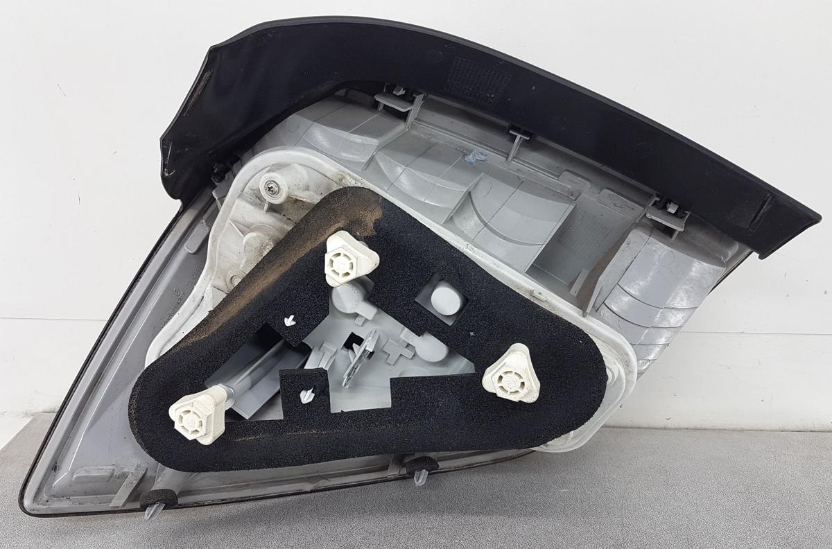 Opel Astra H Caravan Rückleuchte Rücklicht rechts 24451840 Bj2006 Kombi