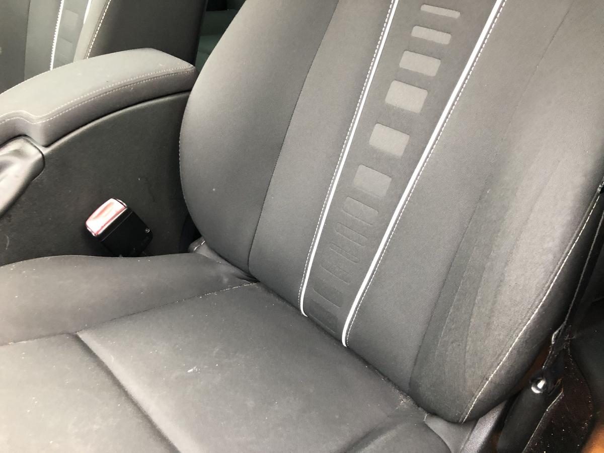 Renault Megane III 3 Sitz vorn links Fahrersitz Stoff mit Heizung Stoffsitz