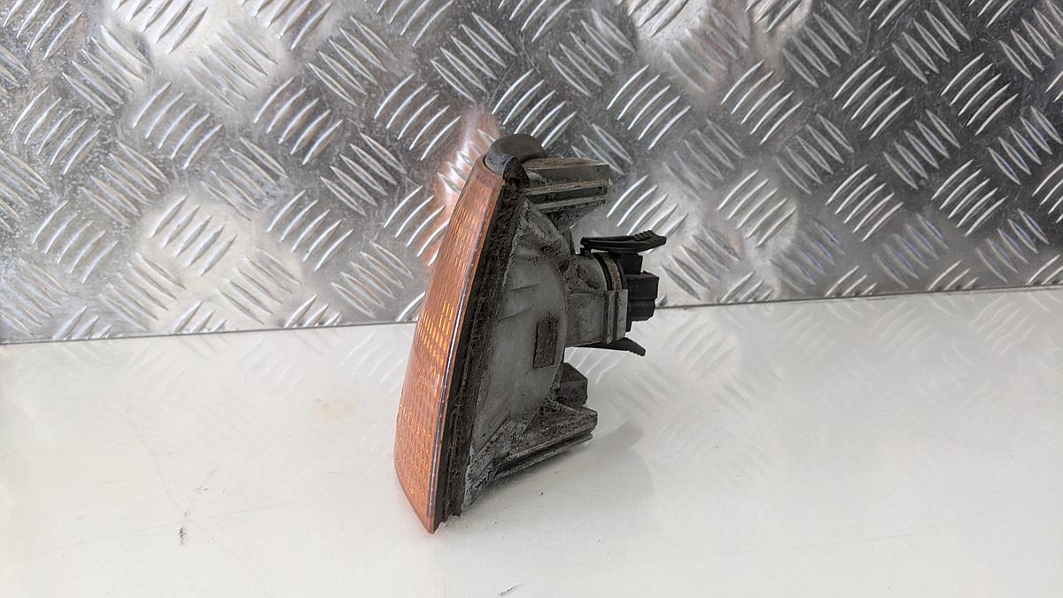 BMW E36 Compact Blinker vorn rechts orange Blinkleuchte 1387044