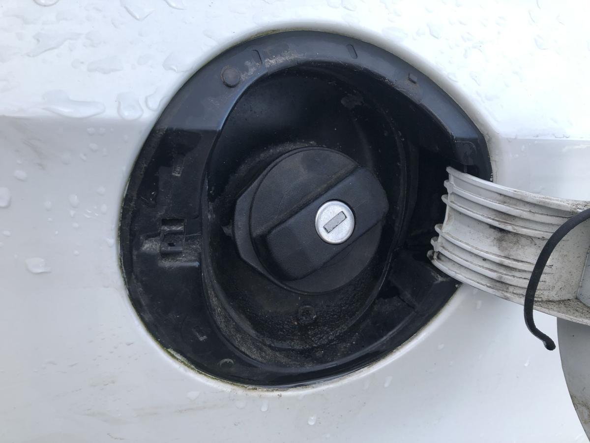 Seat Ibiza 6J Tankklappe Tankdeckel Tankverschluss LB9A Candywei&szlig;