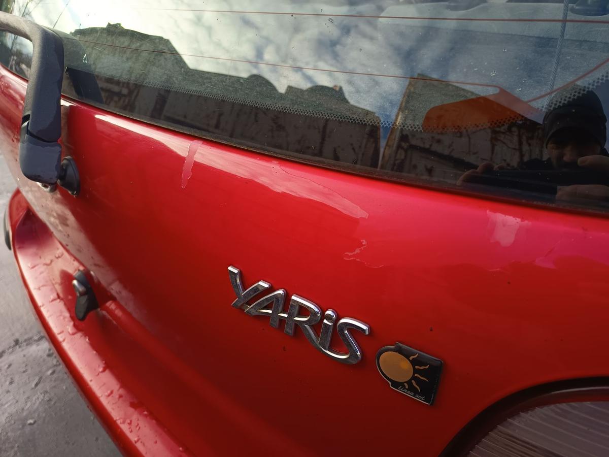 Toyota Yaris XP10 original Heckklappe mit Scheibe 3P0 Vulkanrot Bj 2001