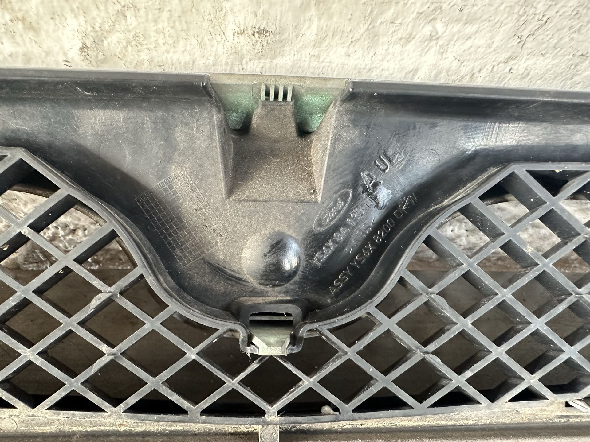 Mazda 121 JBSM Kühlergrill Frontgrill Grill ab Bj 2000