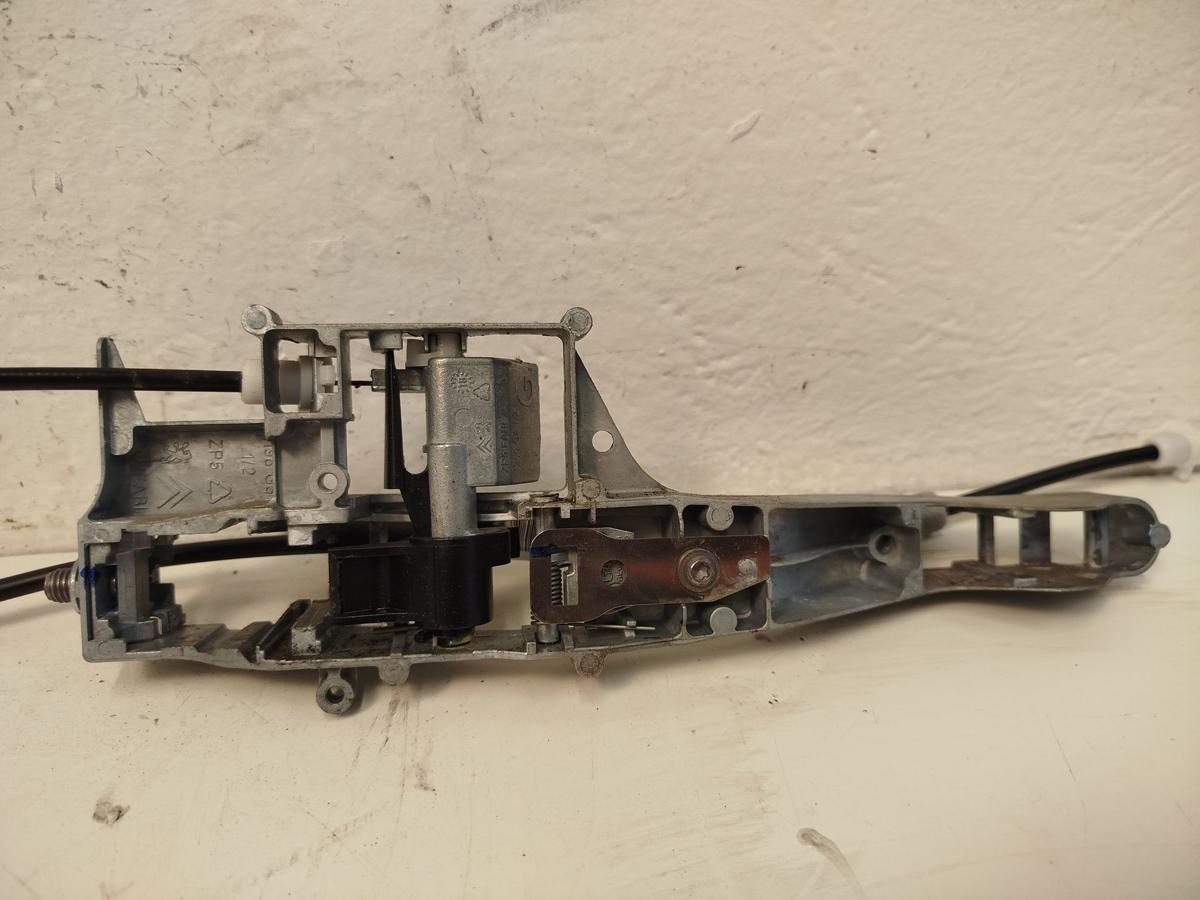 Peugeot 2008 I CU ab16 T&uuml;rschloss vorn links mit Tr&auml;ger T&uuml;rgriff Fahrert&uuml;r OEM