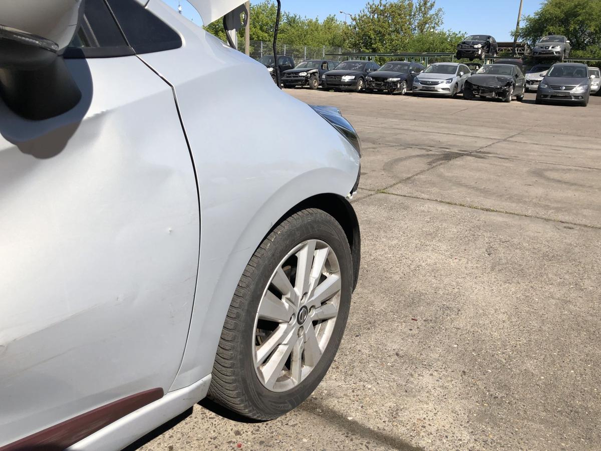 Nissan Micra K14 Kotflügel vorn rechts Beifahrerseite leicht Beschädigt KNV