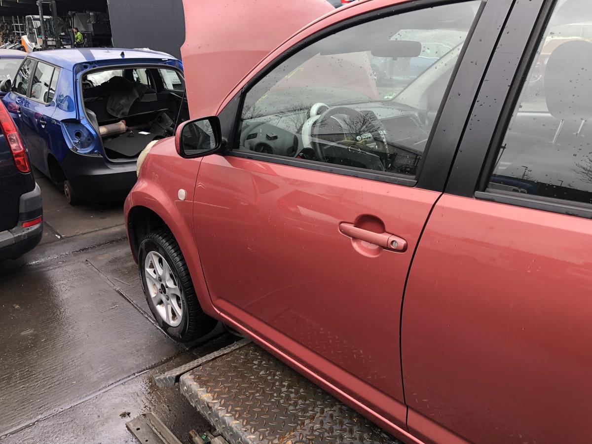 Daihatsu Sirion M300 original Tür vorn links Fahrer R43 Korall Bj 2005