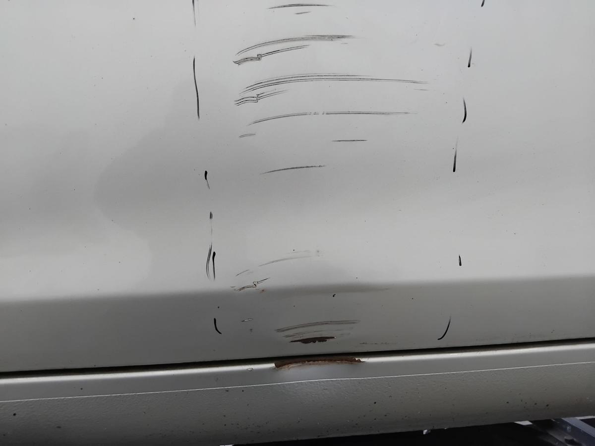 VW Golf 6 Tür links Fahrertür LA7W reflexsilber 3-Türer beschädigt BJ2009