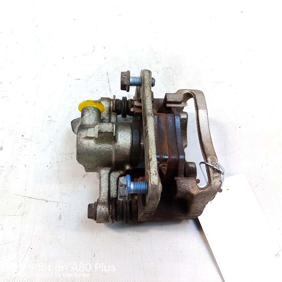 Mercedes A-Klasse W168 original Bremssattel Hinterachse links mit Tr&auml;ger Bj.2000