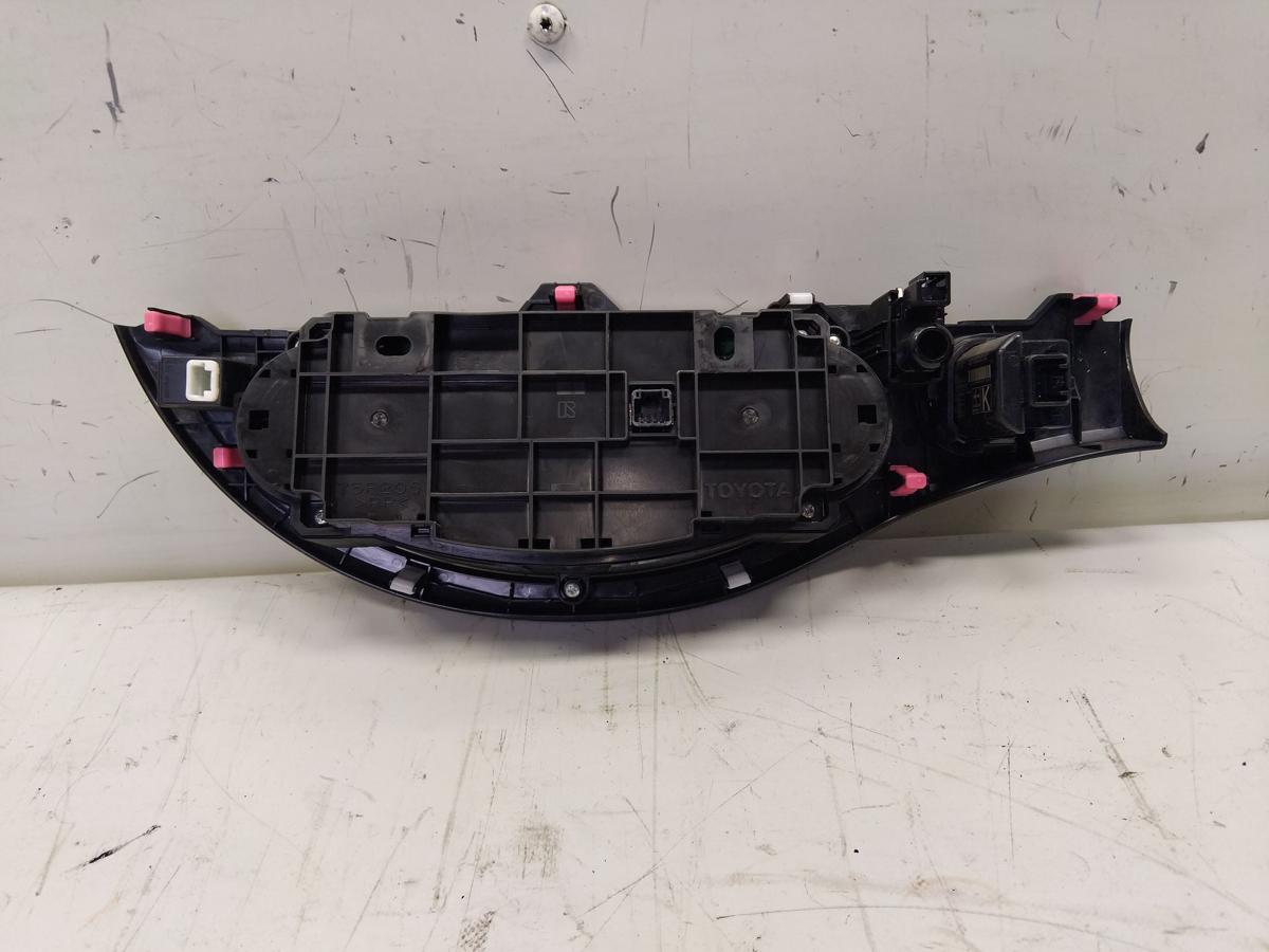 Toyota Yaris 3 XP13 Phase 3 original Klimabedienteil Klimaautomatik Bj.2020