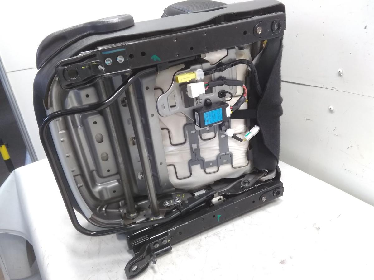 Hyundai i10 II Typ IA Sitz vorn links Fahrersitz beheizt Stoff schwarz Bj.2016