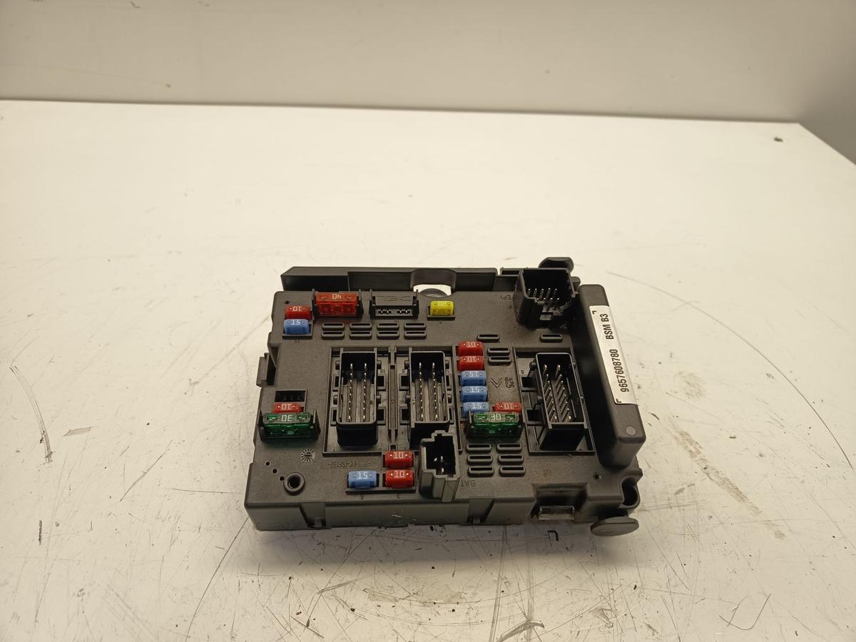 Peugeot 206+ orig Steuergerät BSM Sicherungskasten Motorraum Bj 2009