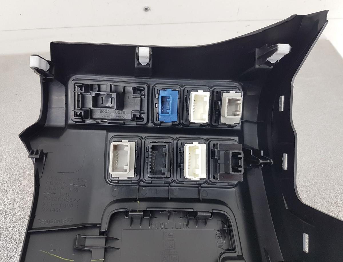 Mitsubishi Eclipse Cross Abdeckung Armaturenbrett links Bj23 8002C335ZZ Schalter