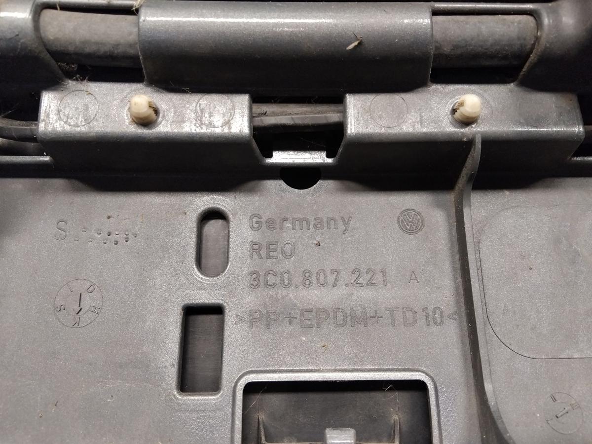 VW Passat 3C orig.Stossf&auml;nger Sto&szlig;stange vorn SWRA PDC BJ2009 LB6S Granite Green