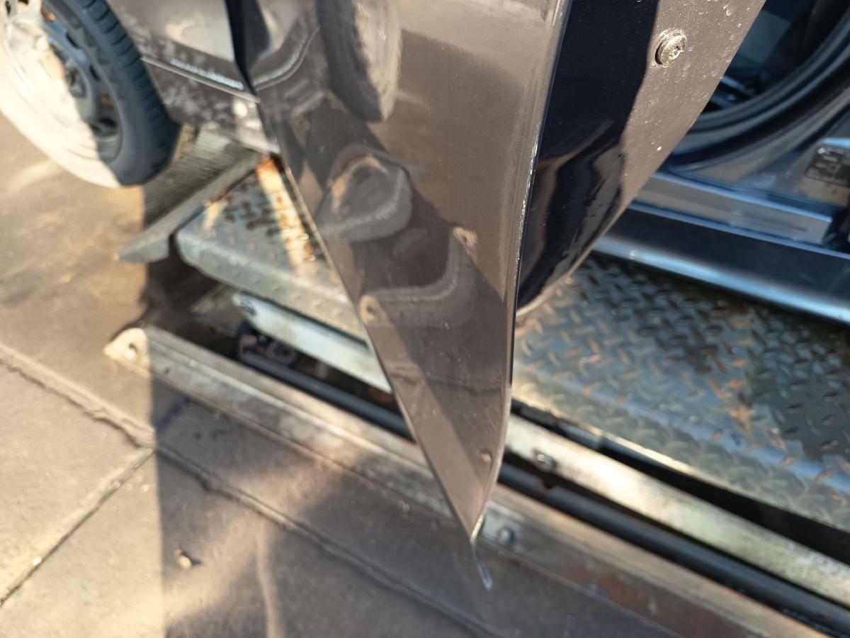 BMW E87 original T&uuml;r vorn links Fahrer Rohbau A22 Sparkling graphite Bj 2005