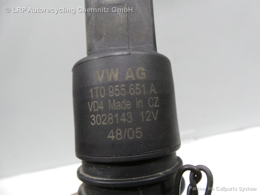 VW Golf 5 (V) BJ 2006 Wischwasserpumpe 1T0955651A Pumpe Waschanlage