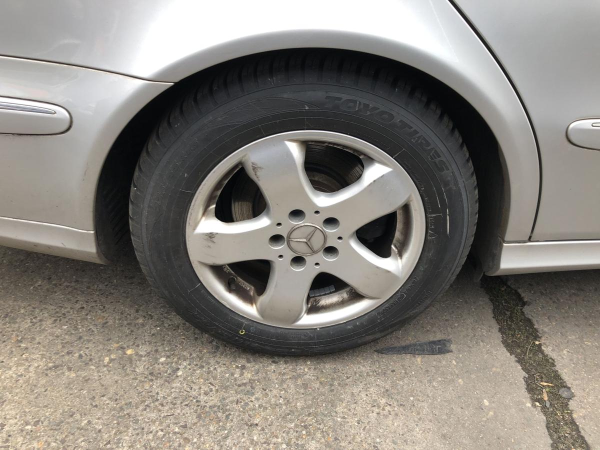 Mercedes E Klasse W211 Komplettradsatz 16 Zoll Alufelgen Reifen neuwertig 225