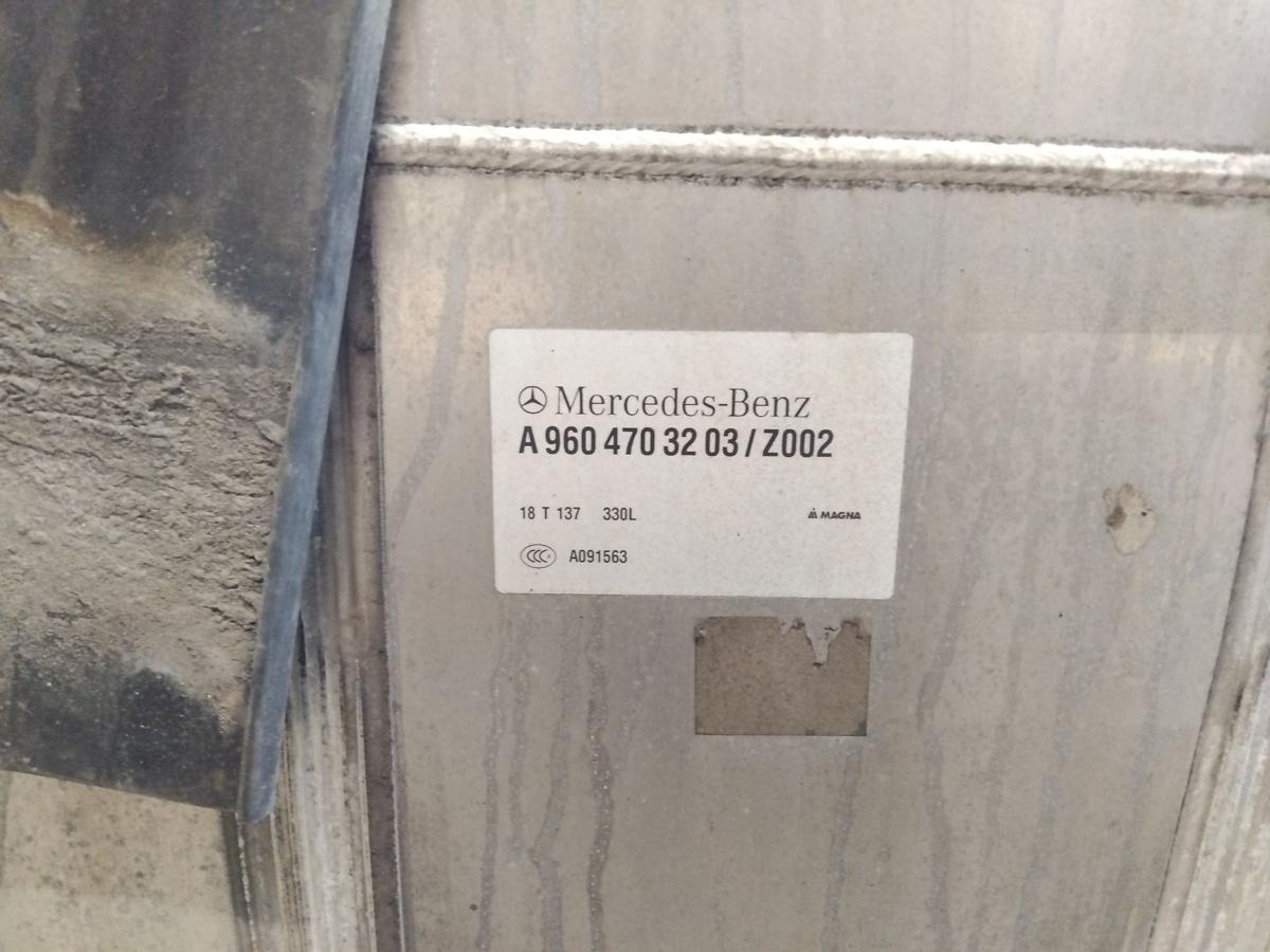 Mercedes Actros MP4 963 Kraftstoffbeh&auml;lter Dieseltank Alu 330 L mit Delle 2018