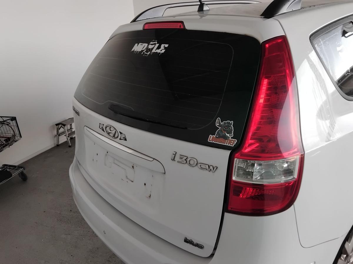 Hyundai i30 CW Kombi FD Heckklappe weiss 7F mit Heckscheibe BJ2010