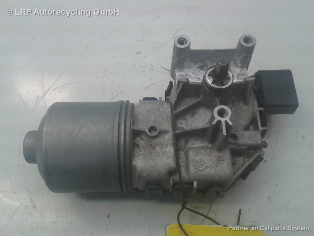 Audi A4 8E B7 BJ2007 Wischermotor vorn 8E1955119 Bosch 0390241509