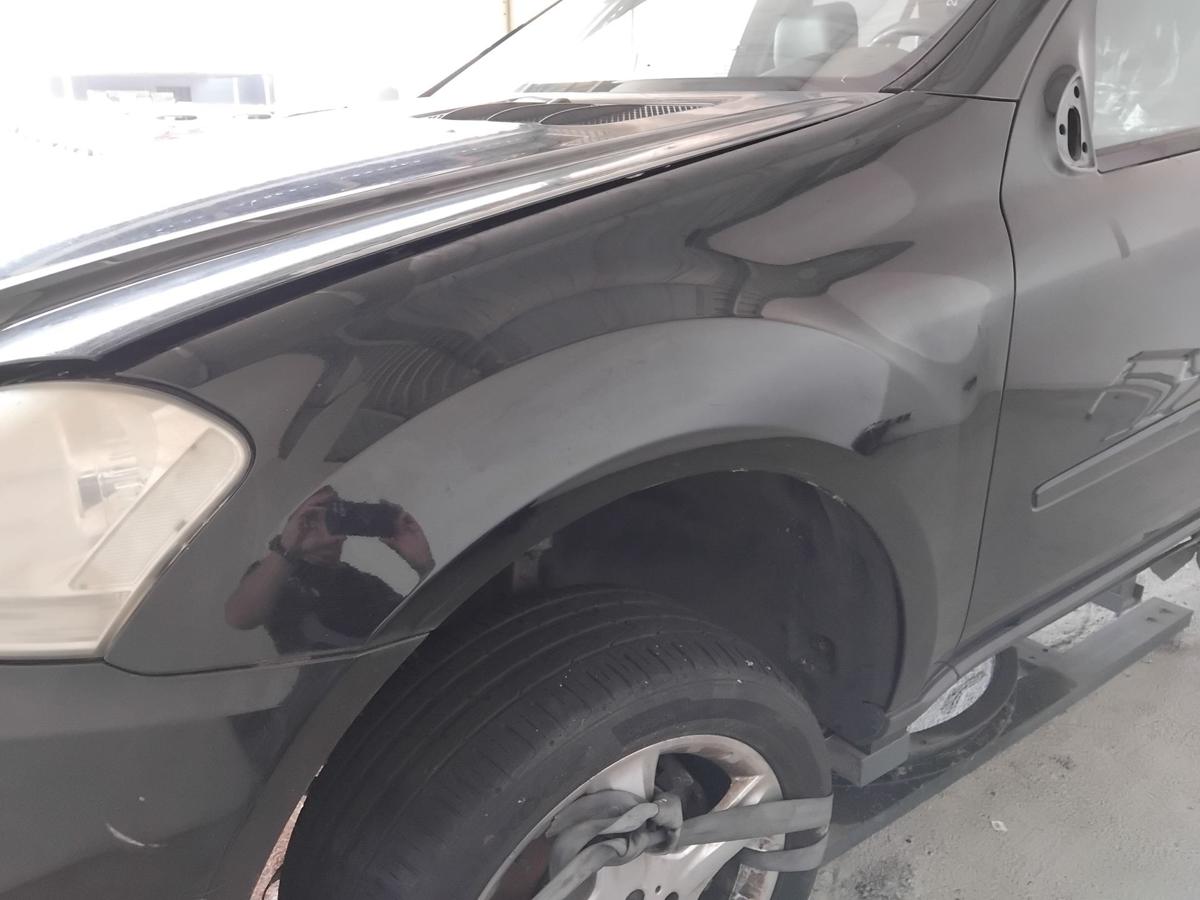 Mercedes ML164 original Kotflügel vorn links 197 obsidianschwarz BJ2006