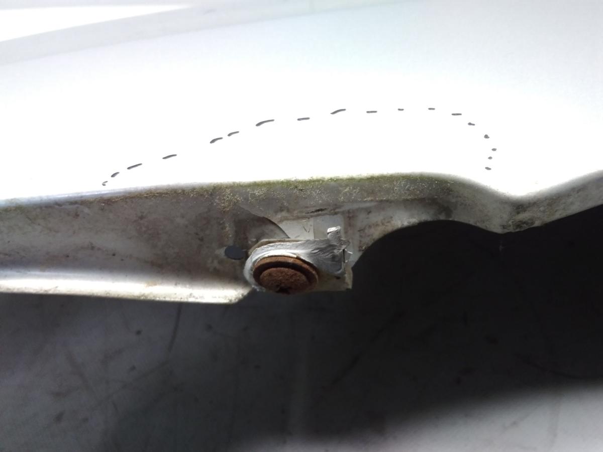 Suzuki Liana original Kotflügel vorn links silbermetallic BJ2005 Anrostung