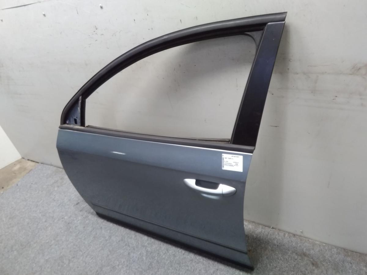 VW Passat 3C T&uuml;r vorn links Fahrert&uuml;r arcticbluesilver LB5M BJ2005