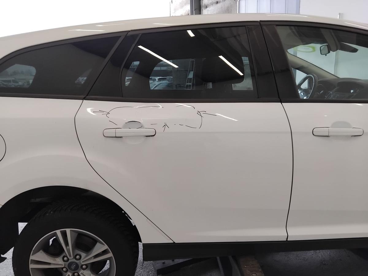 Ford Focus 3 DYB Turnier T&uuml;r hinten rechts frostweiss besch&auml;digt BJ2013