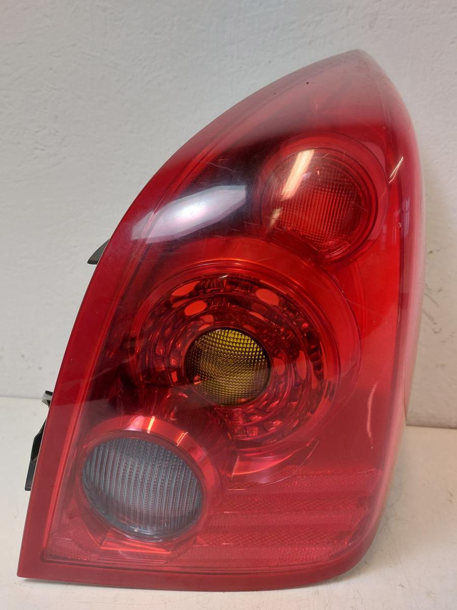 Nissan Primera P12 Fliessheck R&uuml;ckleuchte rechts R&uuml;cklicht Heckleuchte 5t&uuml;rer