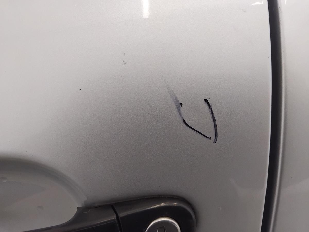 VW Fox 5Z T&uuml;r links Fahrert&uuml;r LA7W reflexsilbermetallic BJ2006