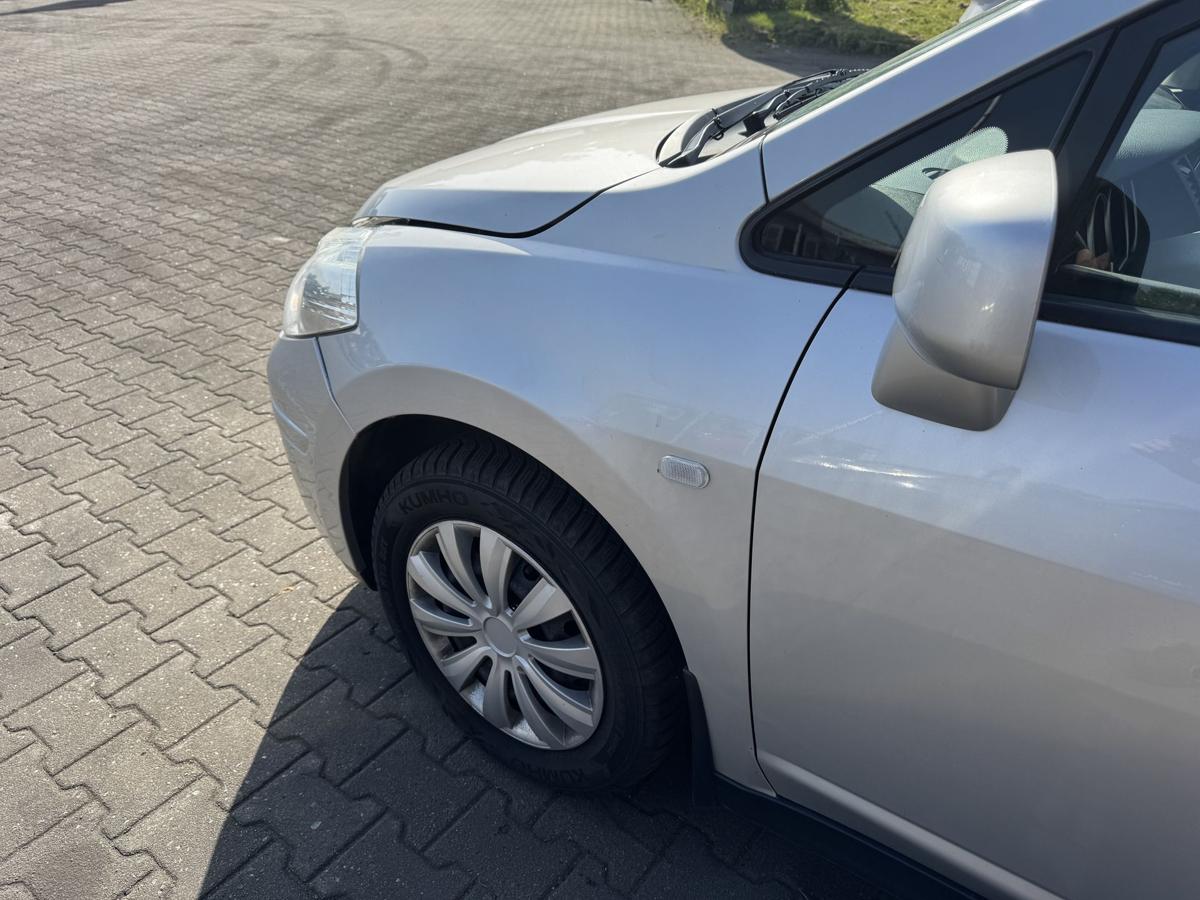 Nissan Tiida original Kotfl&uuml;gel vorn links K23 Brilliant Silver Metallic Bj.2009