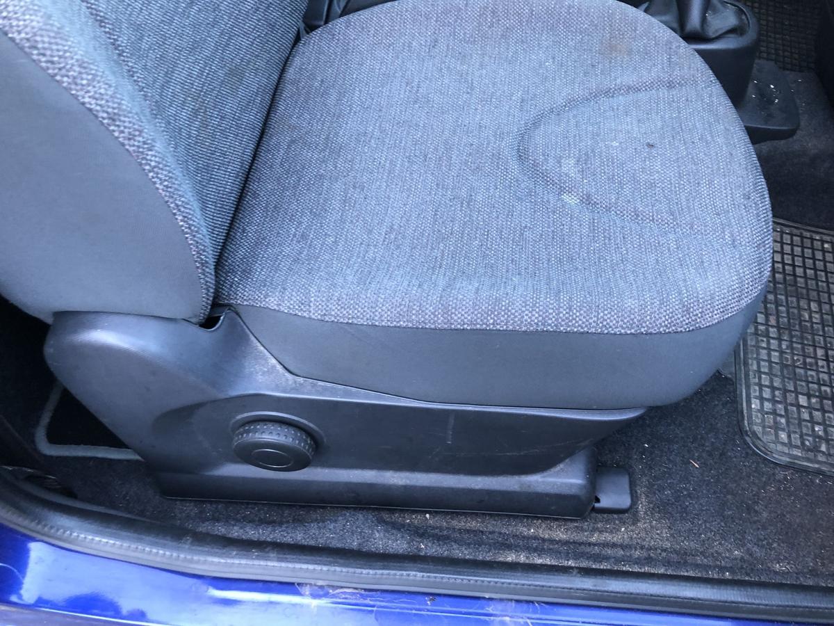 Nissan Micra K12 Sitz vorn rechts Beifahrersitz vom 3 türer Stoffsitz Autositz