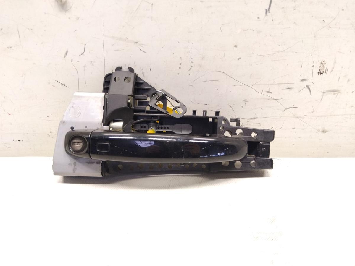 Audi A1 8X orig.T&uuml;rau&szlig;engriff vorn links brillantschwarz LY9B mit Tr&auml;ger BJ2010