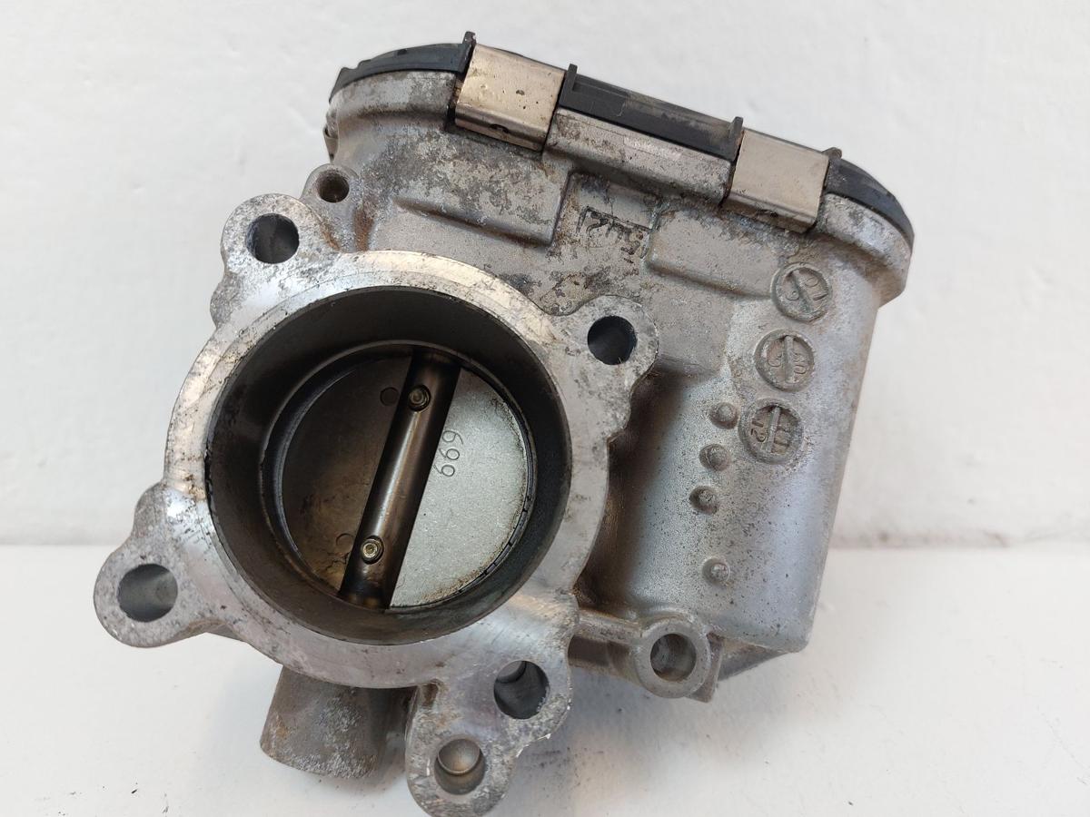 Ford Fiesta JA8 Drosselklappe Drosselklappenstutzen 1.25 44kw Bosch OEM